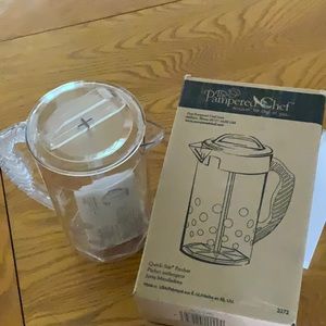 New in box Pampered Chef quick stir pitcher plastic made in USA